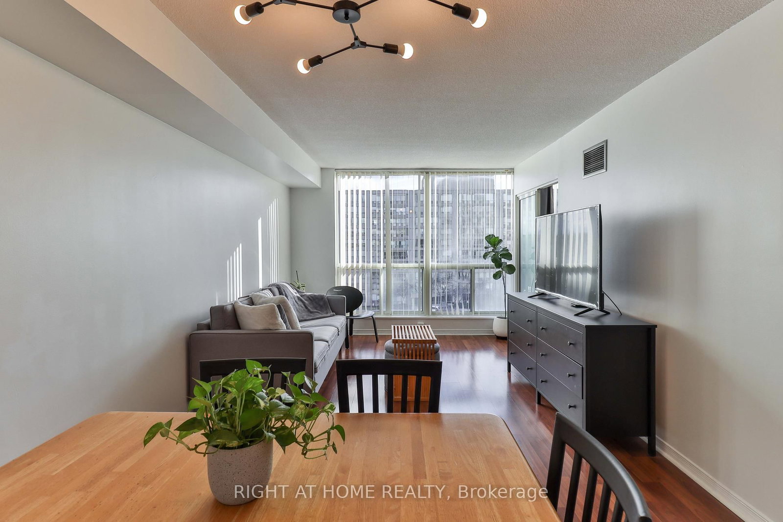 Condo for sale at 611-309 Major Mackenzie Drive, Richmond Hill, Ontario, L4C 9V5 - Harding - MLS: N12649566