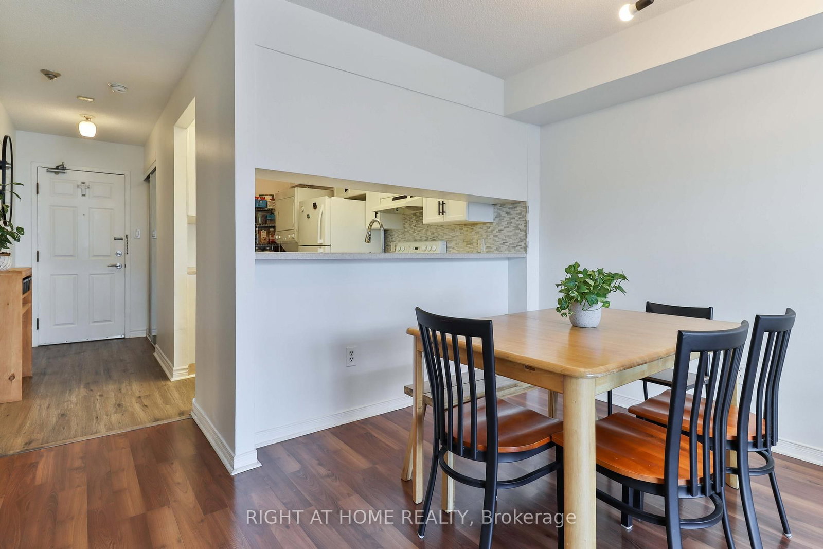 Condo for sale at 611-309 Major Mackenzie Drive, Richmond Hill, Ontario, L4C 9V5 - Harding - MLS: N12649566