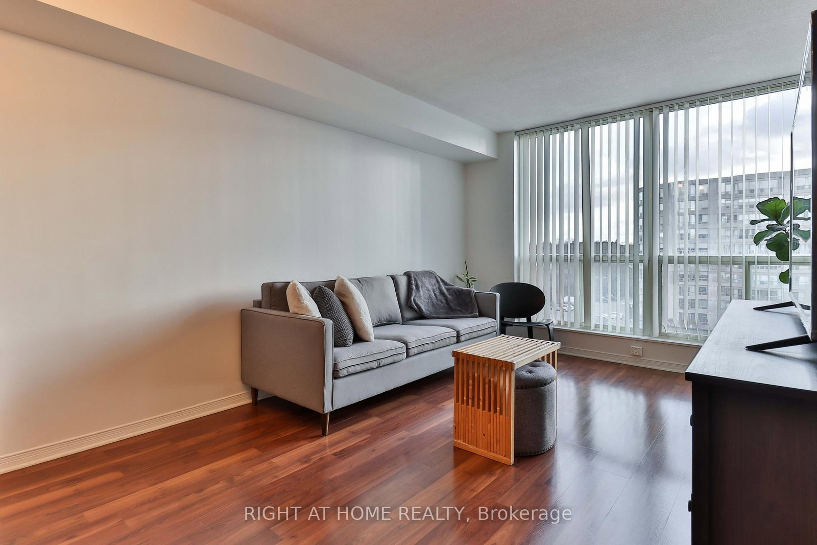 Condo for sale at 611-309 Major Mackenzie Drive, Richmond Hill, Ontario, L4C 9V5 - Harding - MLS: N12649566