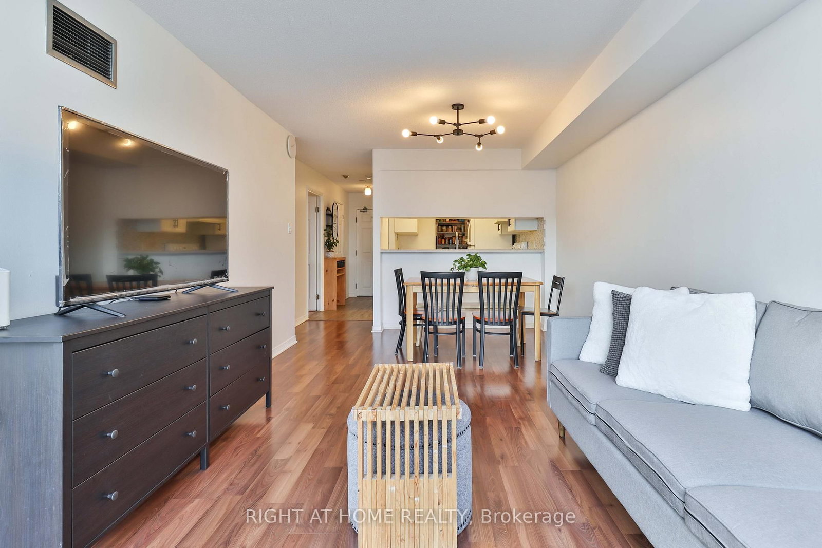 Condo for sale at 611-309 Major Mackenzie Drive, Richmond Hill, Ontario, L4C 9V5 - Harding - MLS: N12649566