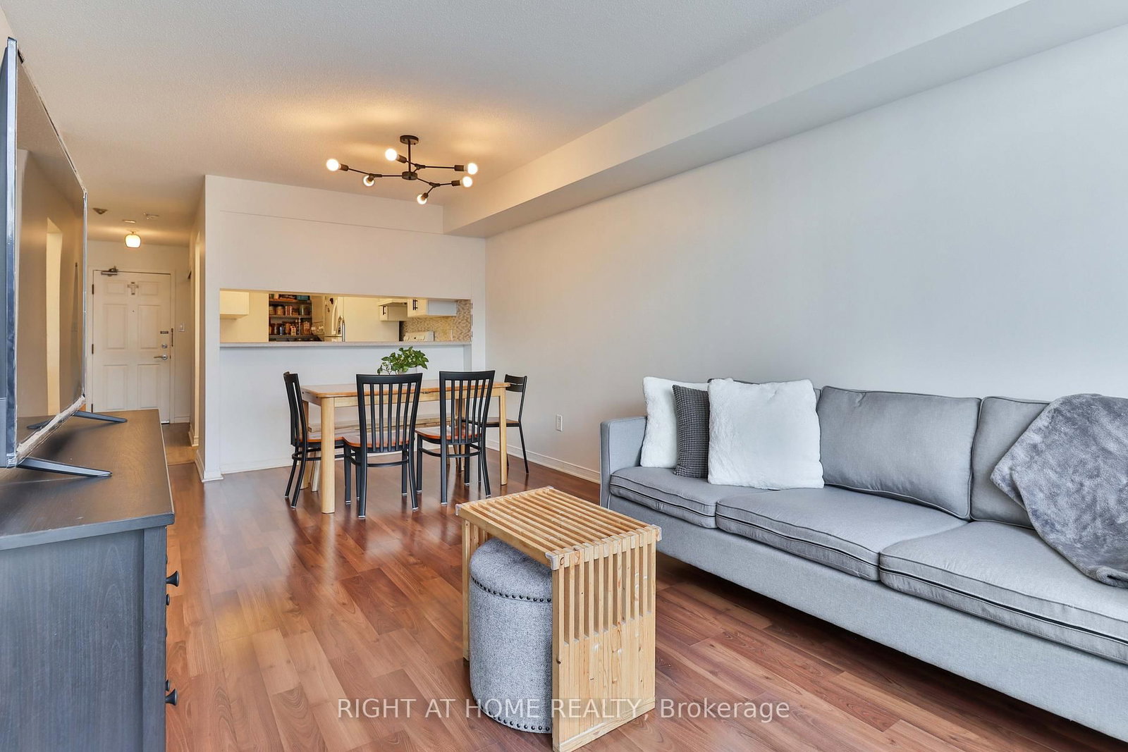 Condo for sale at 611-309 Major Mackenzie Drive, Richmond Hill, Ontario, L4C 9V5 - Harding - MLS: N12649566