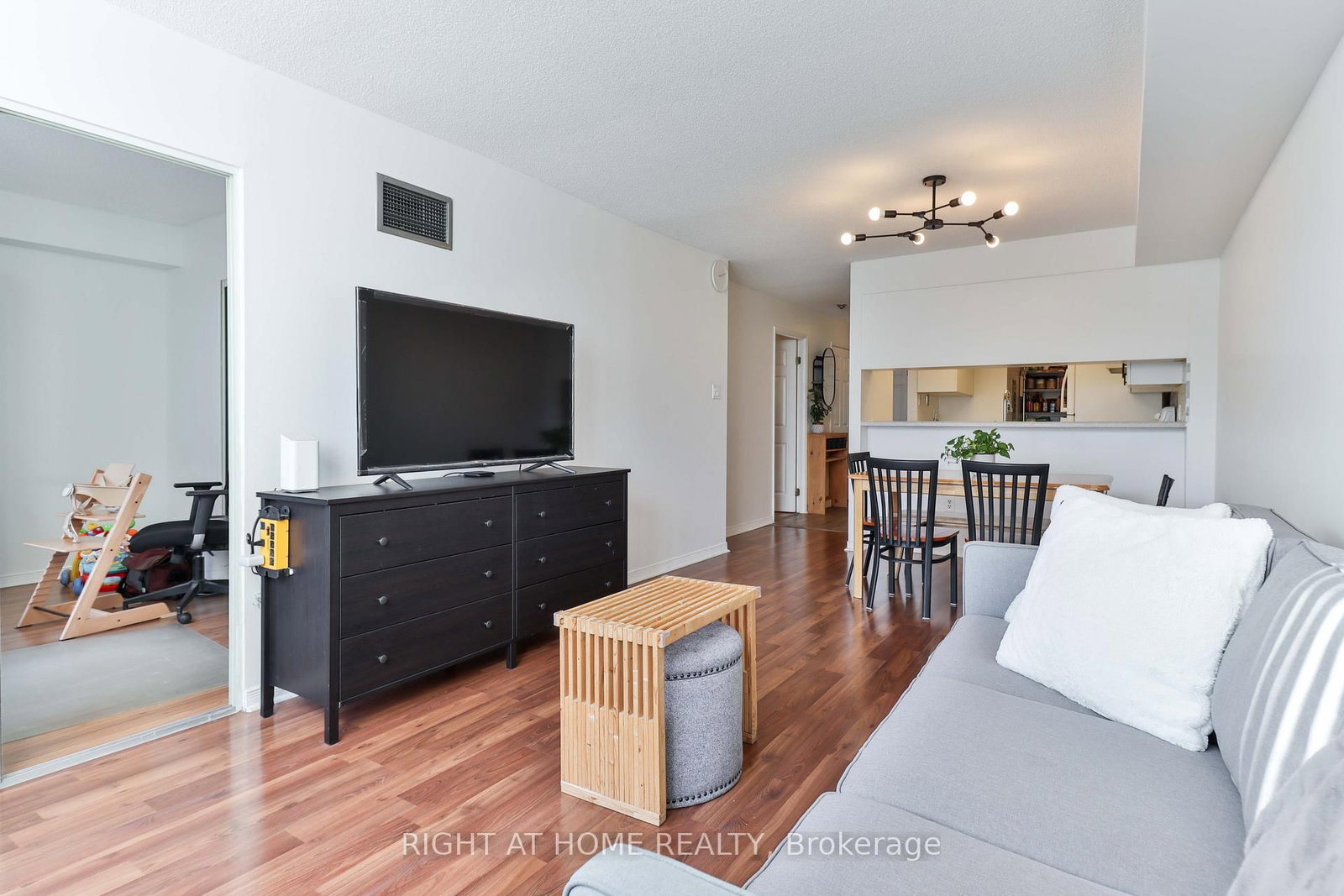 Condo for sale at 611-309 Major Mackenzie Drive, Richmond Hill, Ontario, L4C 9V5 - Harding - MLS: N12649566