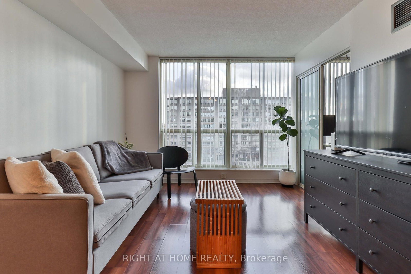 Condo for sale at 611-309 Major Mackenzie Drive, Richmond Hill, Ontario, L4C 9V5 - Harding - MLS: N12649566