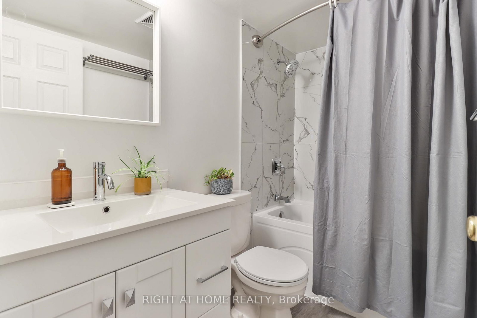 Condo for sale at 611-309 Major Mackenzie Drive, Richmond Hill, Ontario, L4C 9V5 - Harding - MLS: N12649566