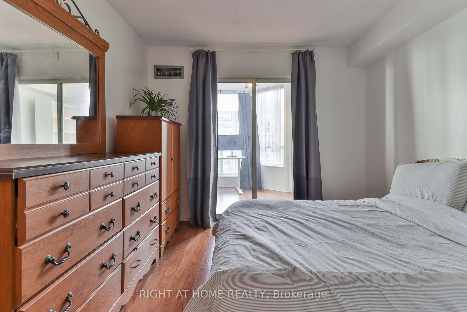 Condo for sale at 611-309 Major Mackenzie Drive, Richmond Hill, Ontario, L4C 9V5 - Harding - MLS: N12649566