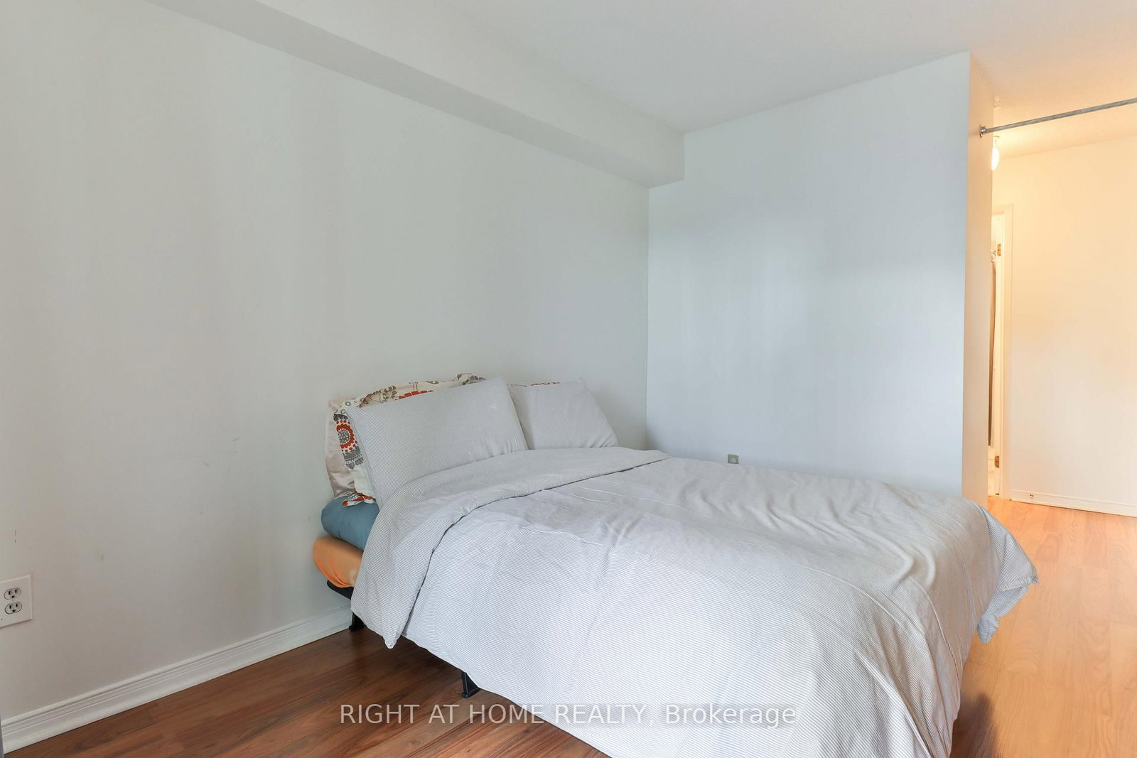 Condo for sale at 611-309 Major Mackenzie Drive, Richmond Hill, Ontario, L4C 9V5 - Harding - MLS: N12649566