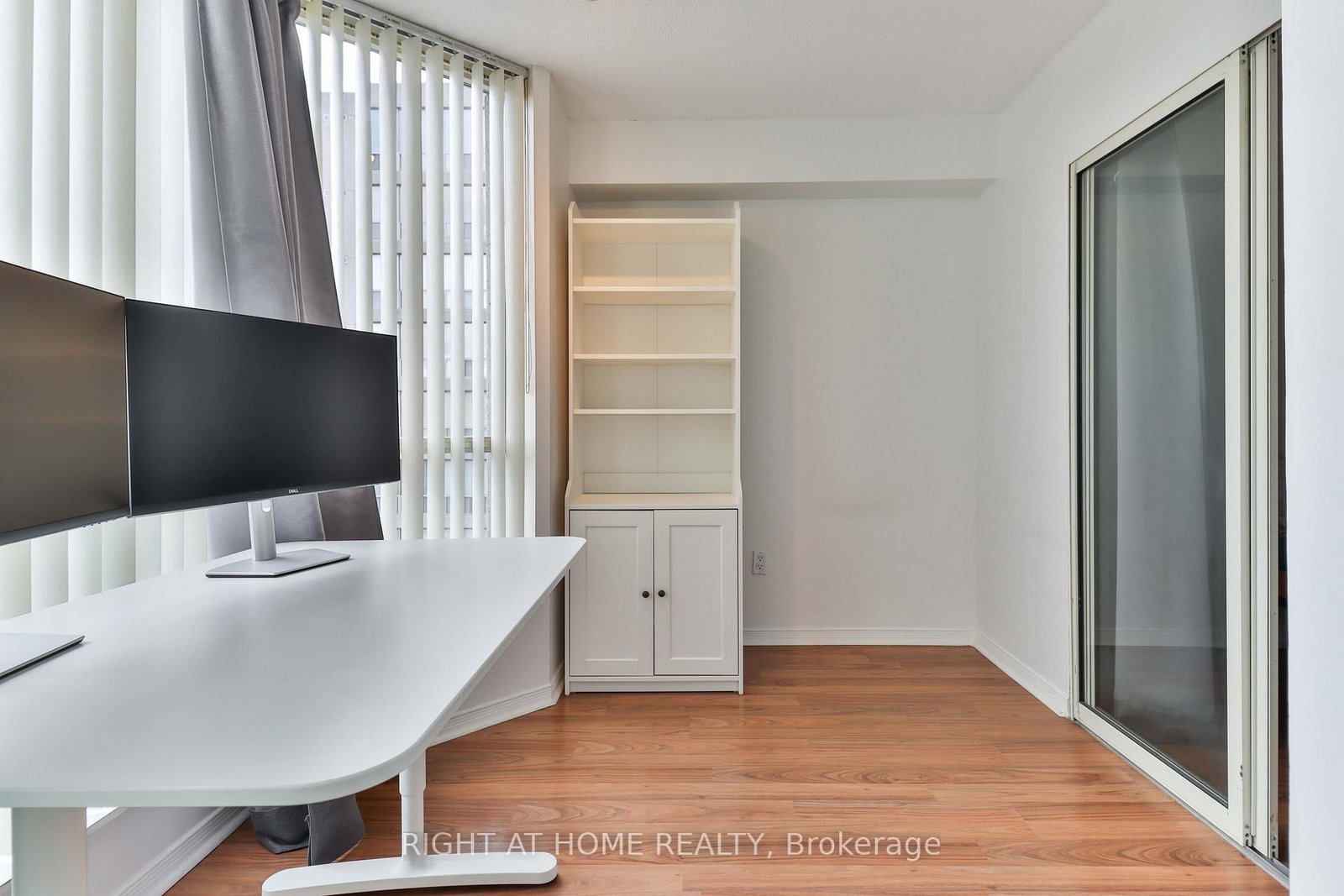 Condo for sale at 611-309 Major Mackenzie Drive, Richmond Hill, Ontario, L4C 9V5 - Harding - MLS: N12649566