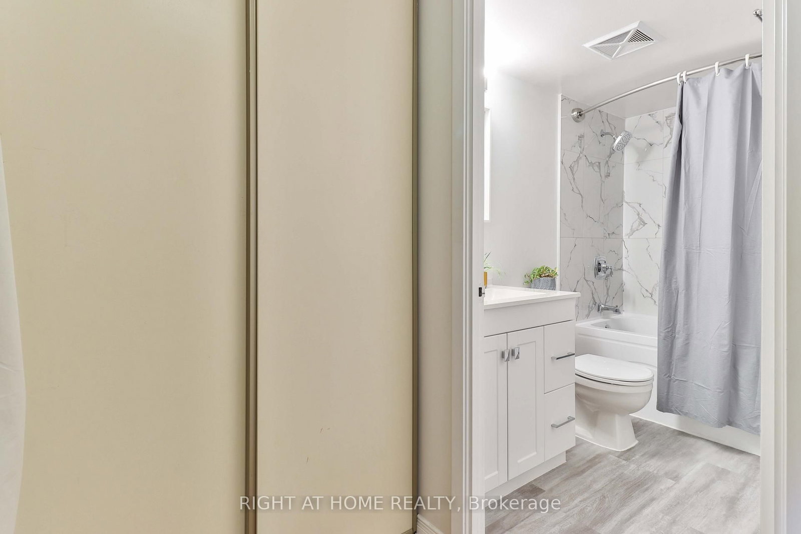 Condo for sale at 611-309 Major Mackenzie Drive, Richmond Hill, Ontario, L4C 9V5 - Harding - MLS: N12649566