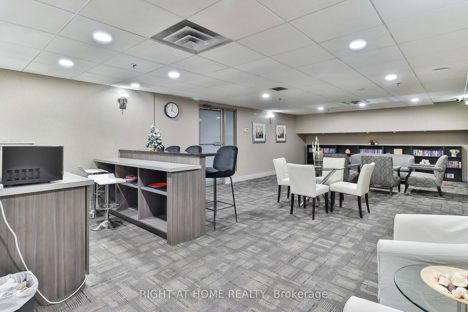 Condo for sale at 611-309 Major Mackenzie Drive, Richmond Hill, Ontario, L4C 9V5 - Harding - MLS: N12649566