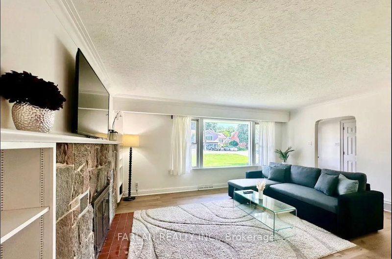 Entire Property - 38 Lake Ave, Richmond Hill, L4E 3G3 | Image 2