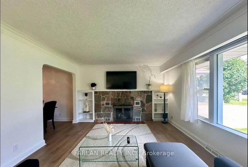 Entire Property - 38 Lake Ave, Richmond Hill, L4E 3G3 | Image 3