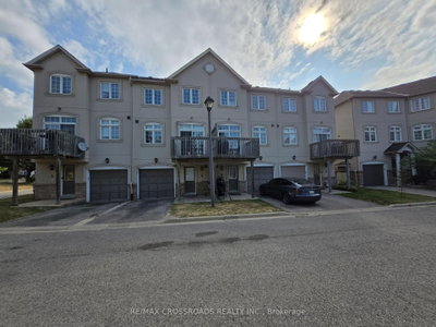 Townhouse sold at 2-10 Post Oak Drive, Richmond Hill, Ontario, L4E 4H8 - Jefferson - MLS: N12651296