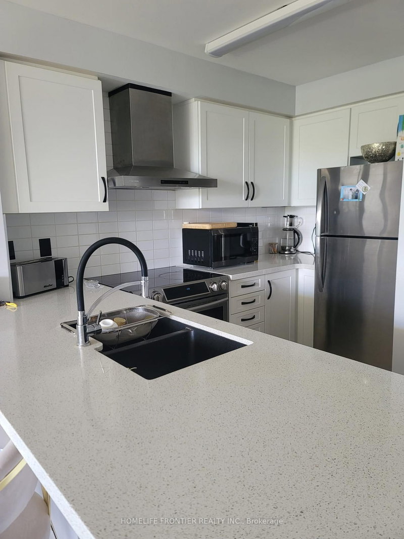 217 - 310 Red Maple Rd, Richmond Hill, L4C 0T7 | Image 2