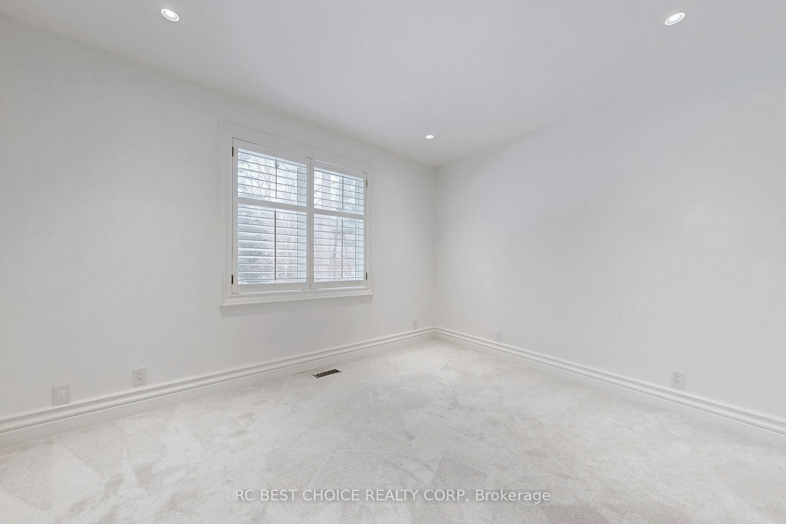 Detached House for sale at 76 Silver Fox Place, Vaughan, Ontario, L6A 1G2 - Maple - MLS: N12654158