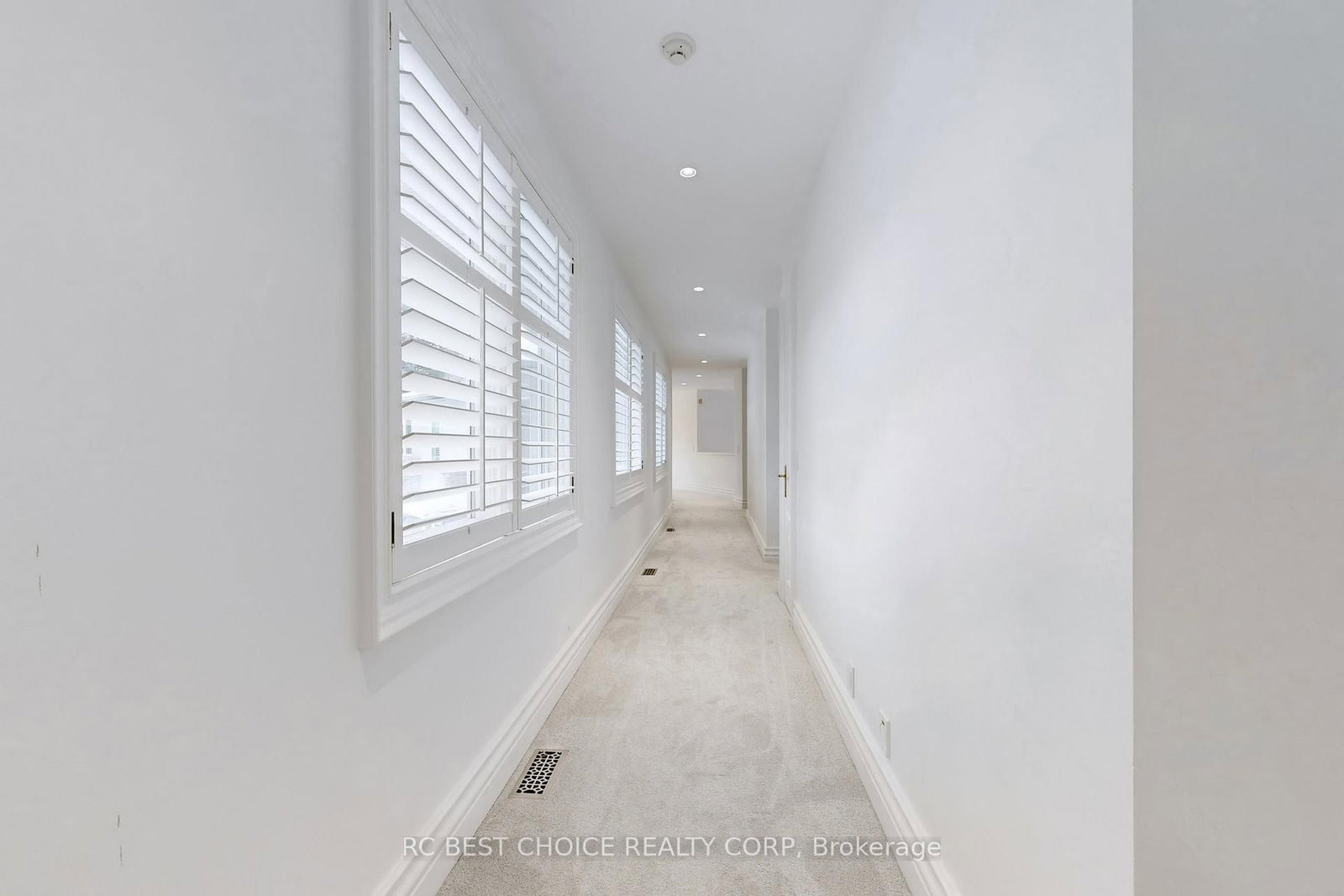 Detached House for sale at 76 Silver Fox Place, Vaughan, Ontario, L6A 1G2 - Maple - MLS: N12654158