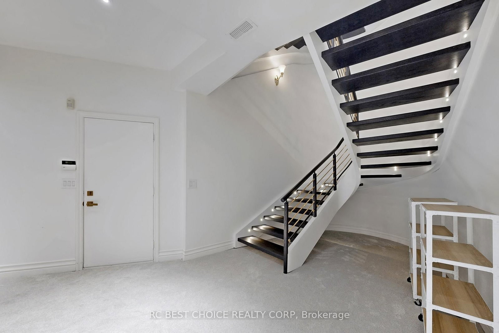 Detached House for sale at 76 Silver Fox Place, Vaughan, Ontario, L6A 1G2 - Maple - MLS: N12654158