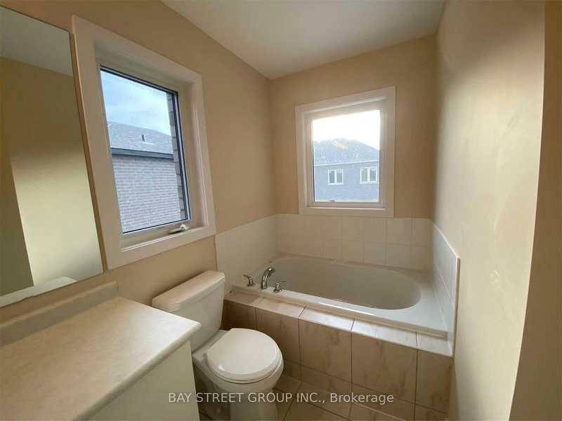 124 Old Oak Lane, Markham, L6B 1P1 | Image 2