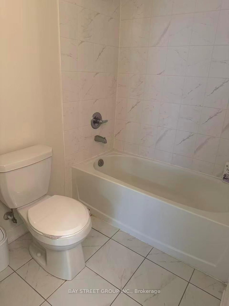 124 Old Oak Lane, Markham, L6B 1P1 | Image 3