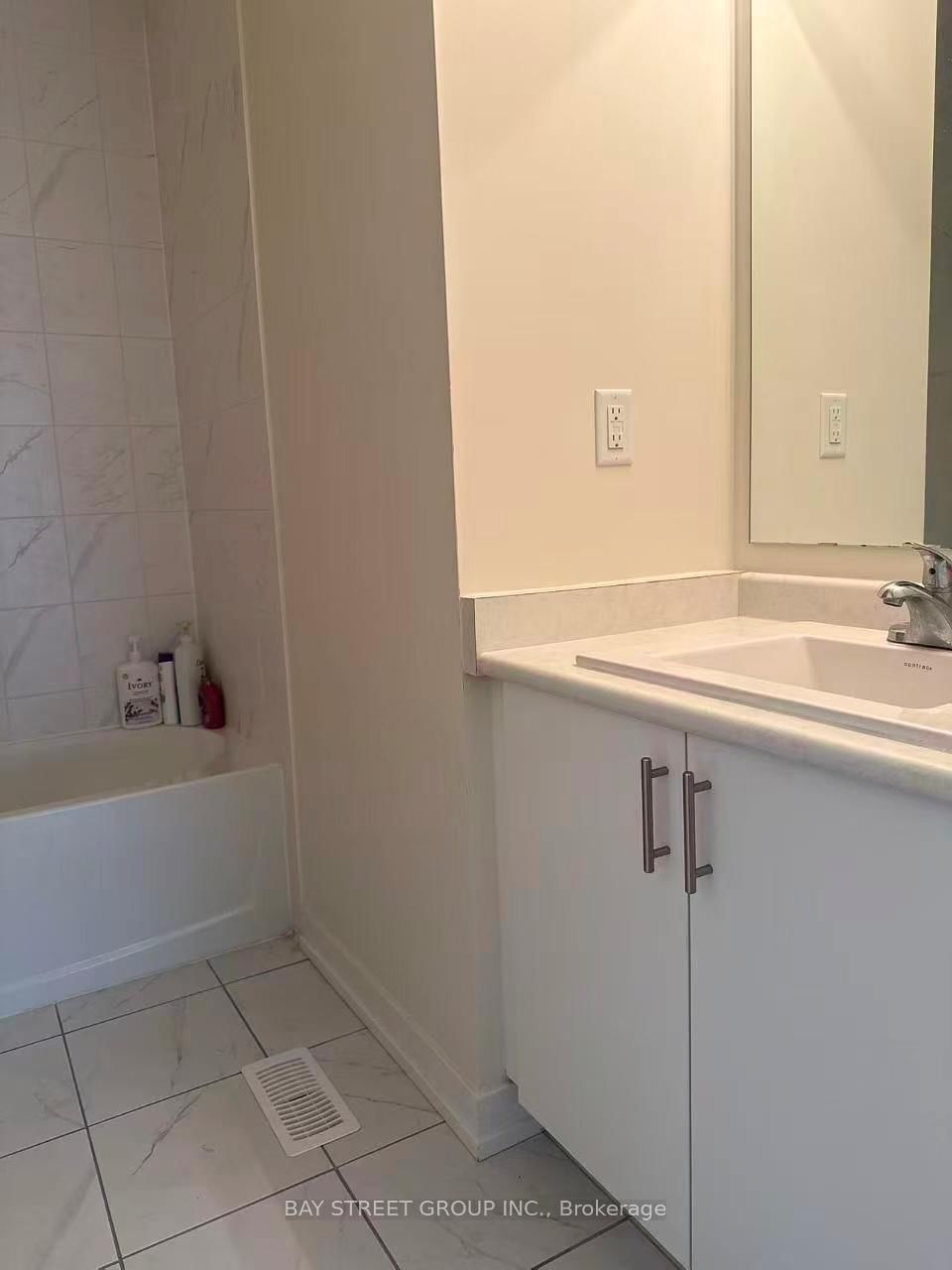 Detached House for lease at 124 Old Oak Lane, Markham, Ontario, L6B 1P1 - Cornell - MLS: N12655230