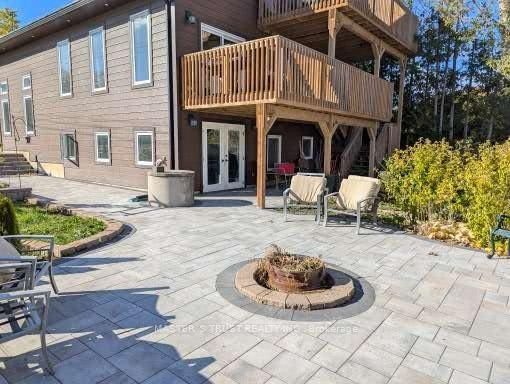 Lower Unit - 1757 Wingrove Avenue