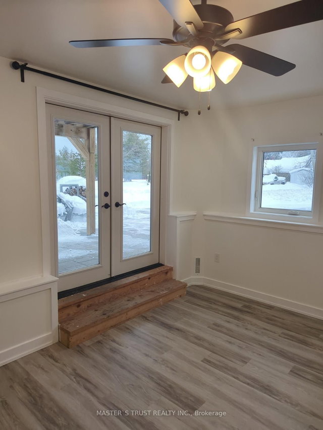 Lower Unit - 1757 Wingrove Avenue