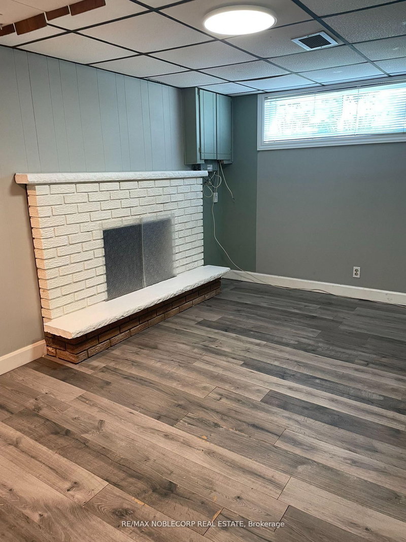 Bsmt - 166 Collings Ave, Bradford West Gwillimbury, L3Z 1W1 | Image 2