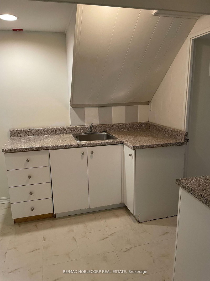 Bsmt - 166 Collings Ave, Bradford West Gwillimbury, L3Z 1W1 | Image 3