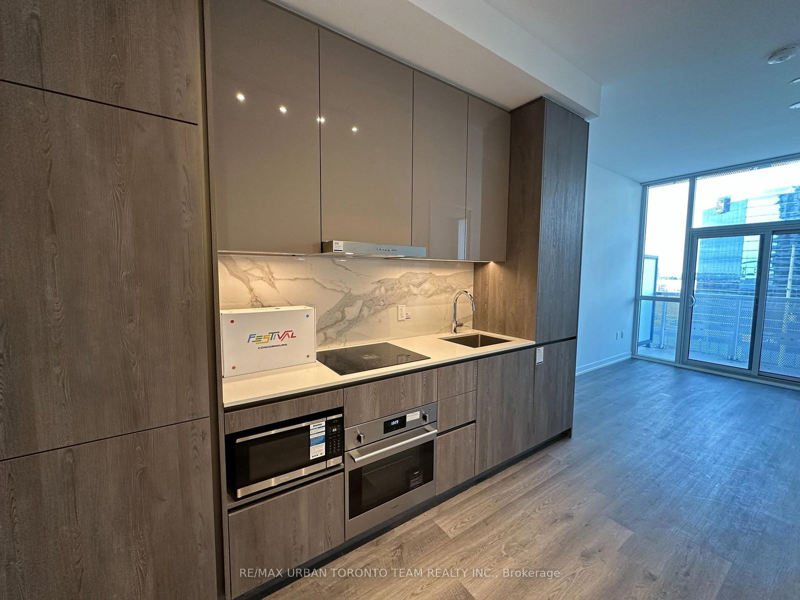 Condo for lease at 606-8 Interchange Way, Vaughan, Ontario, L4K 5Z7 - Vaughan Corporate Centre - MLS: N12659520