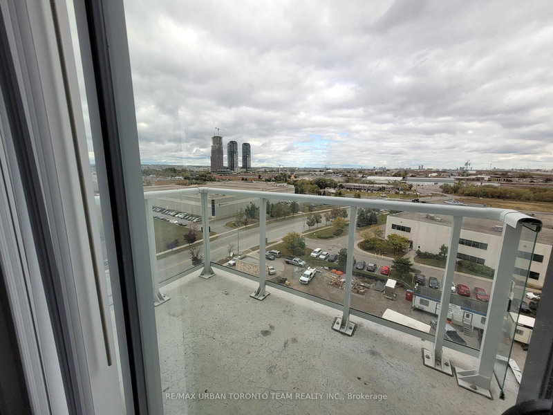 909 - 60 Honeycrisp Cres, Vaughan, L4K 0M7 | Image 3