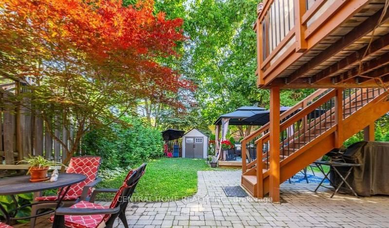 30 Moffat Cres E, Aurora, L4G 4Z8 | Image 3