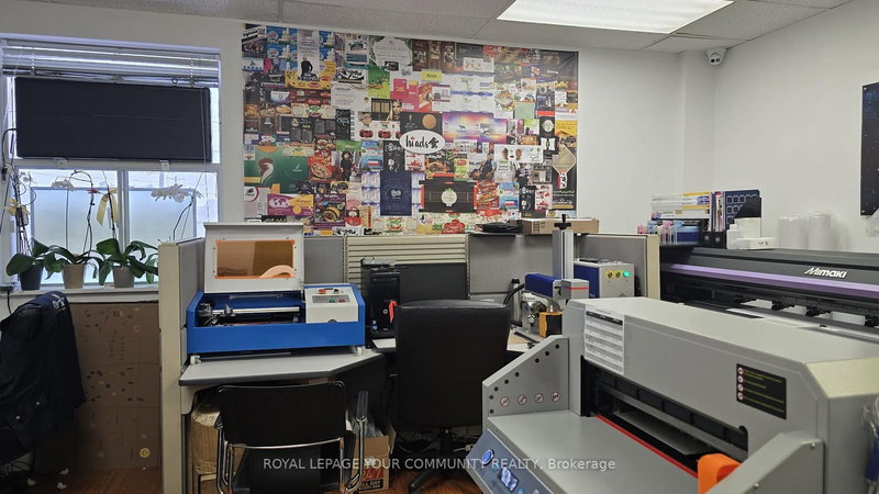 205 - 8108 Yonge St, Vaughan, L4J 1W4 | Image 3