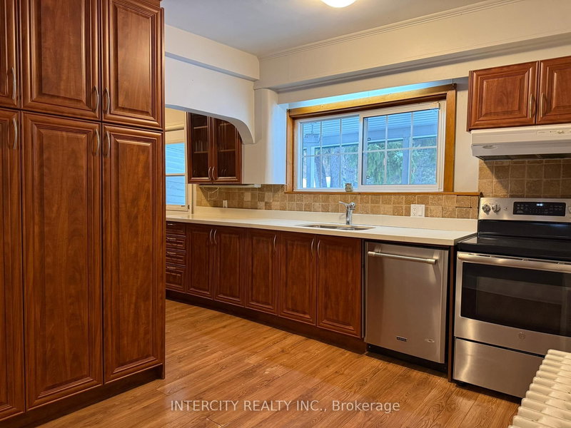 Upper - 117 Clarence St, Vaughan, L4L 1L4 | Image 3