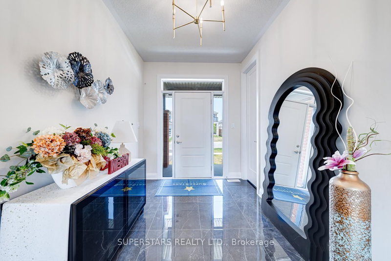 33 John Dallimore Dr, Georgina, L4P 0S6 | Image 2