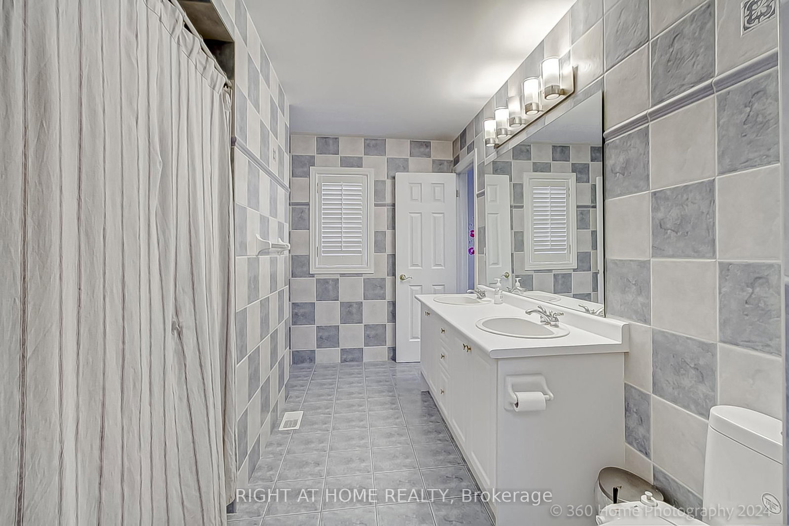 Detached House for sale at 103 Oak Avenue, Richmond Hill, Ontario, L4C 6R6 - South Richvale - MLS: N12664426