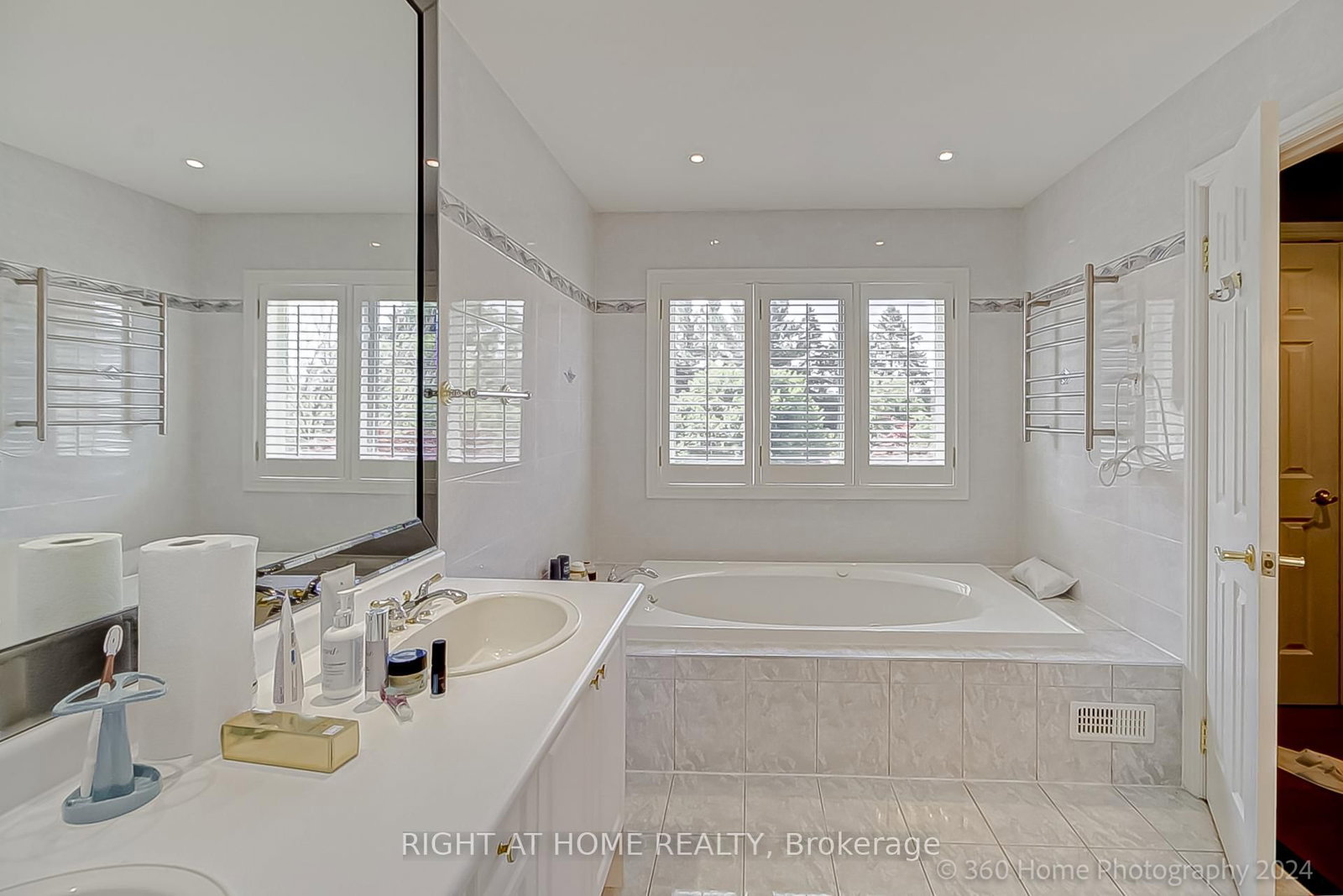 Detached House for sale at 103 Oak Avenue, Richmond Hill, Ontario, L4C 6R6 - South Richvale - MLS: N12664426