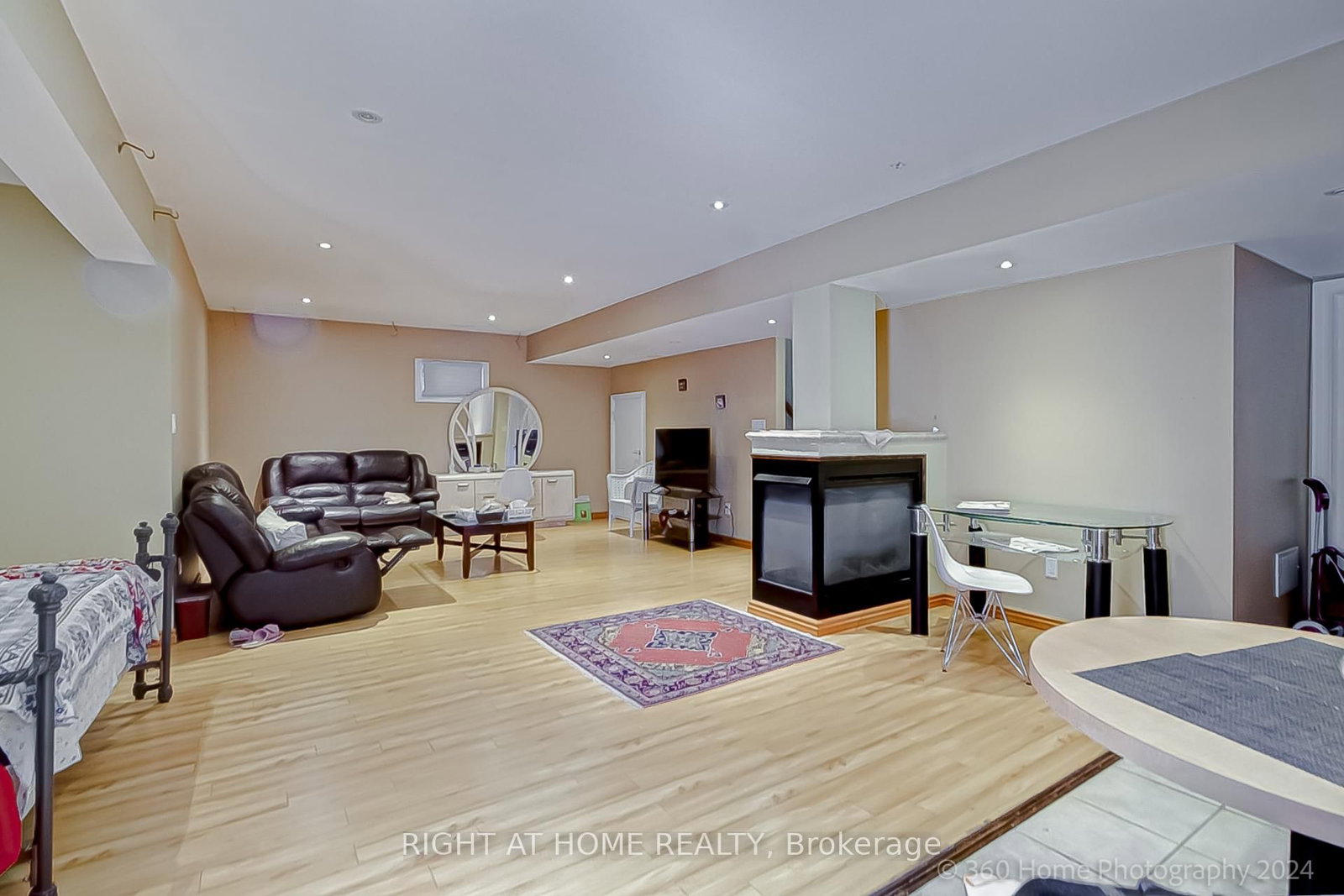 Detached House for sale at 103 Oak Avenue, Richmond Hill, Ontario, L4C 6R6 - South Richvale - MLS: N12664426