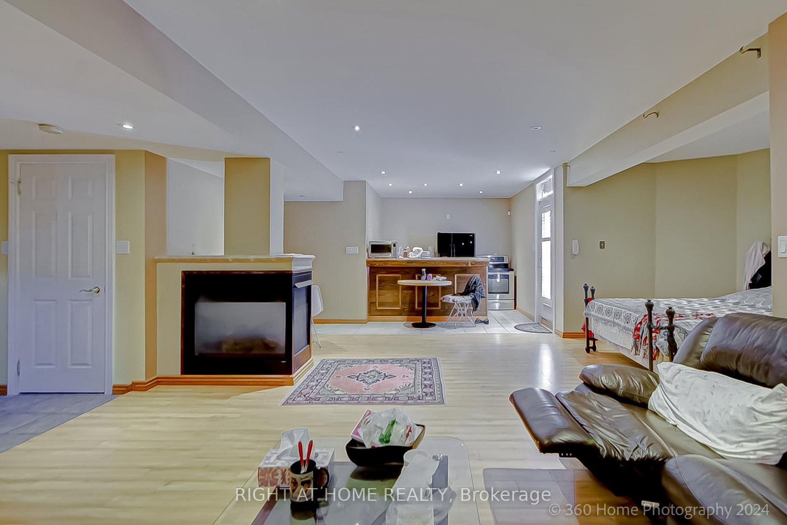 Detached House for sale at 103 Oak Avenue, Richmond Hill, Ontario, L4C 6R6 - South Richvale - MLS: N12664426