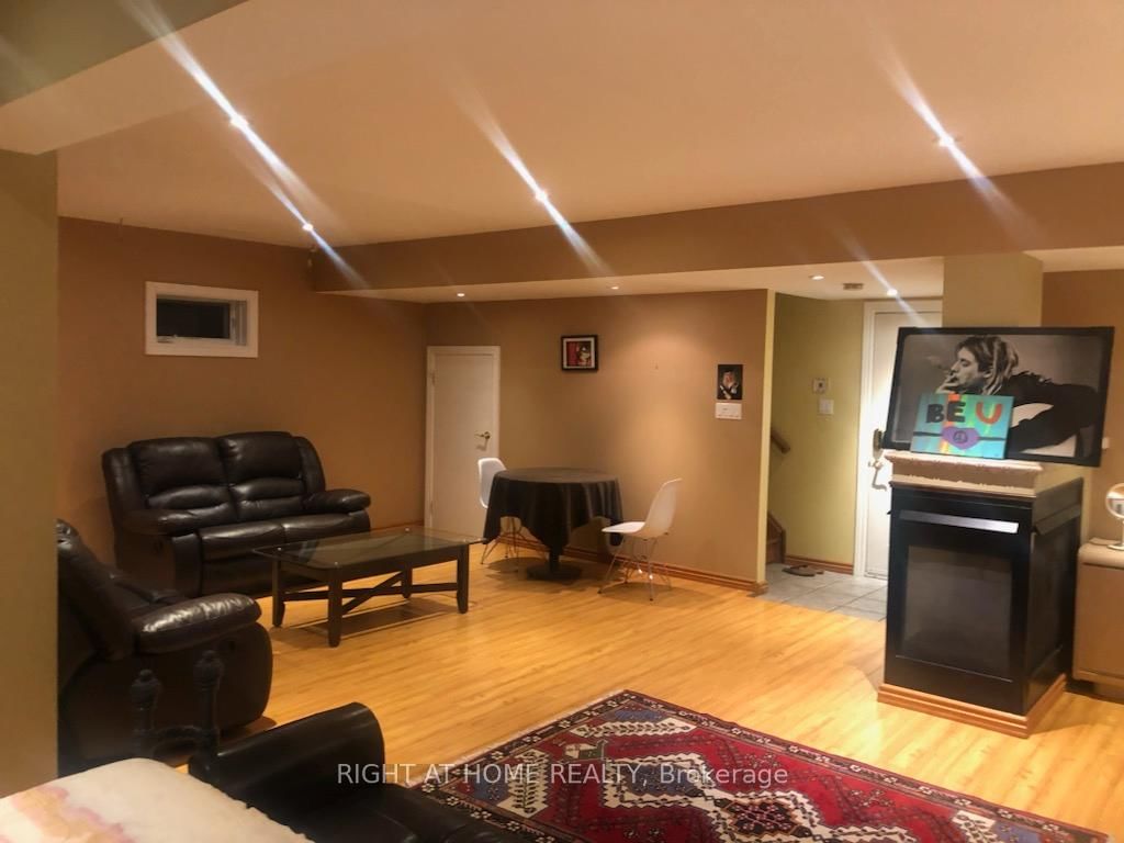 Detached House for sale at 103 Oak Avenue, Richmond Hill, Ontario, L4C 6R6 - South Richvale - MLS: N12664426