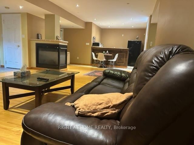 Detached House for sale at 103 Oak Avenue, Richmond Hill, Ontario, L4C 6R6 - South Richvale - MLS: N12664426