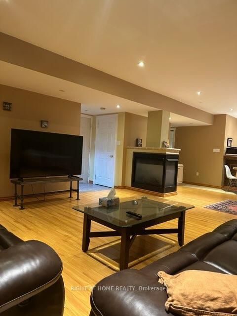 Detached House for sale at 103 Oak Avenue, Richmond Hill, Ontario, L4C 6R6 - South Richvale - MLS: N12664426