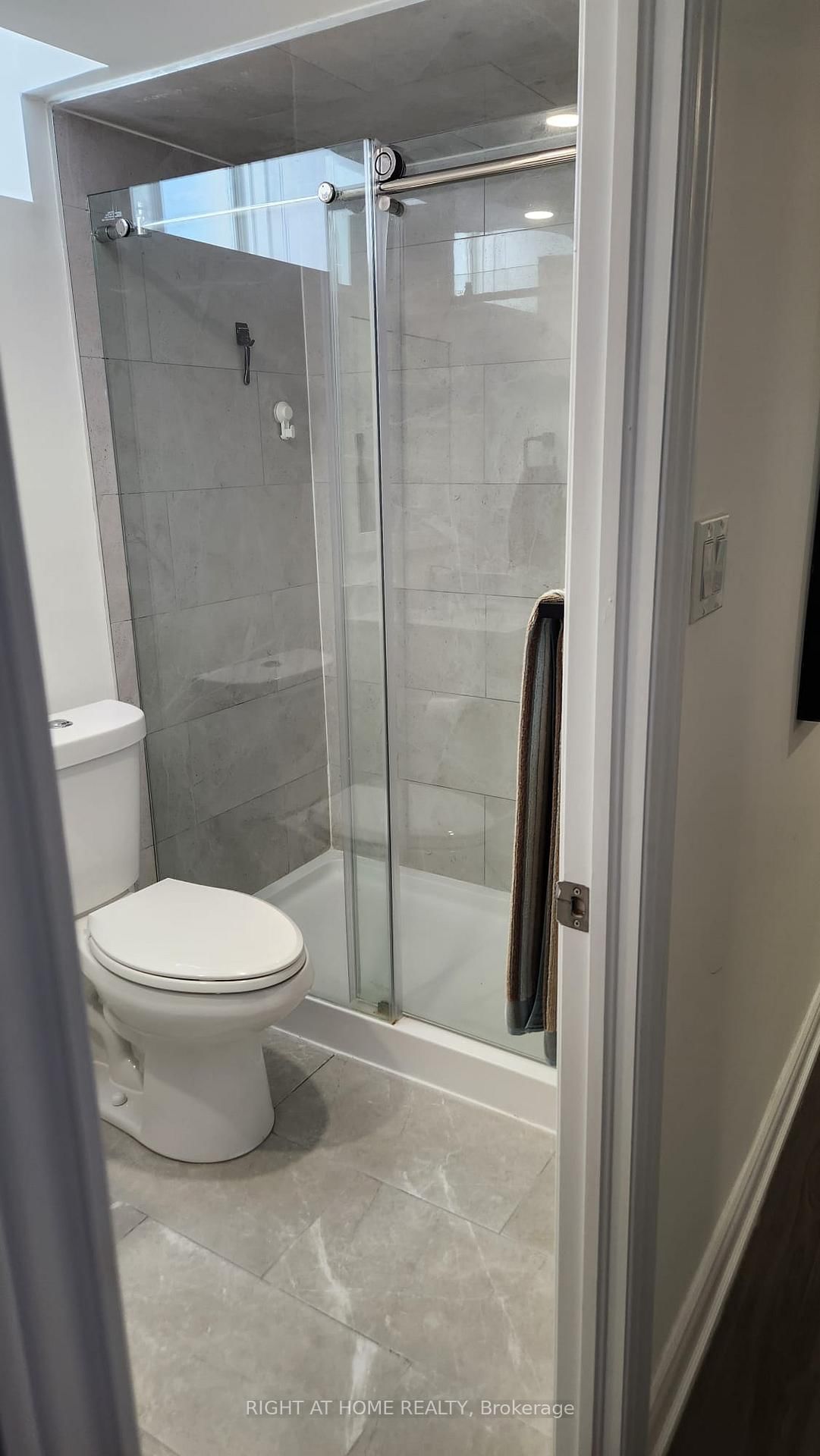 74 Westlake Crescent, Unit Basement - Photo 11