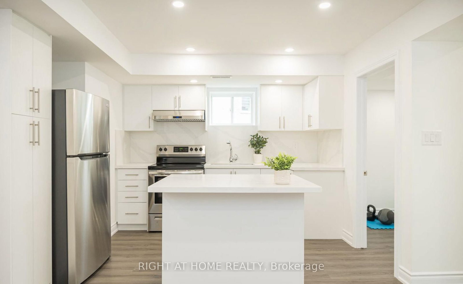 74 Westlake Crescent, Unit Basement - Photo 2