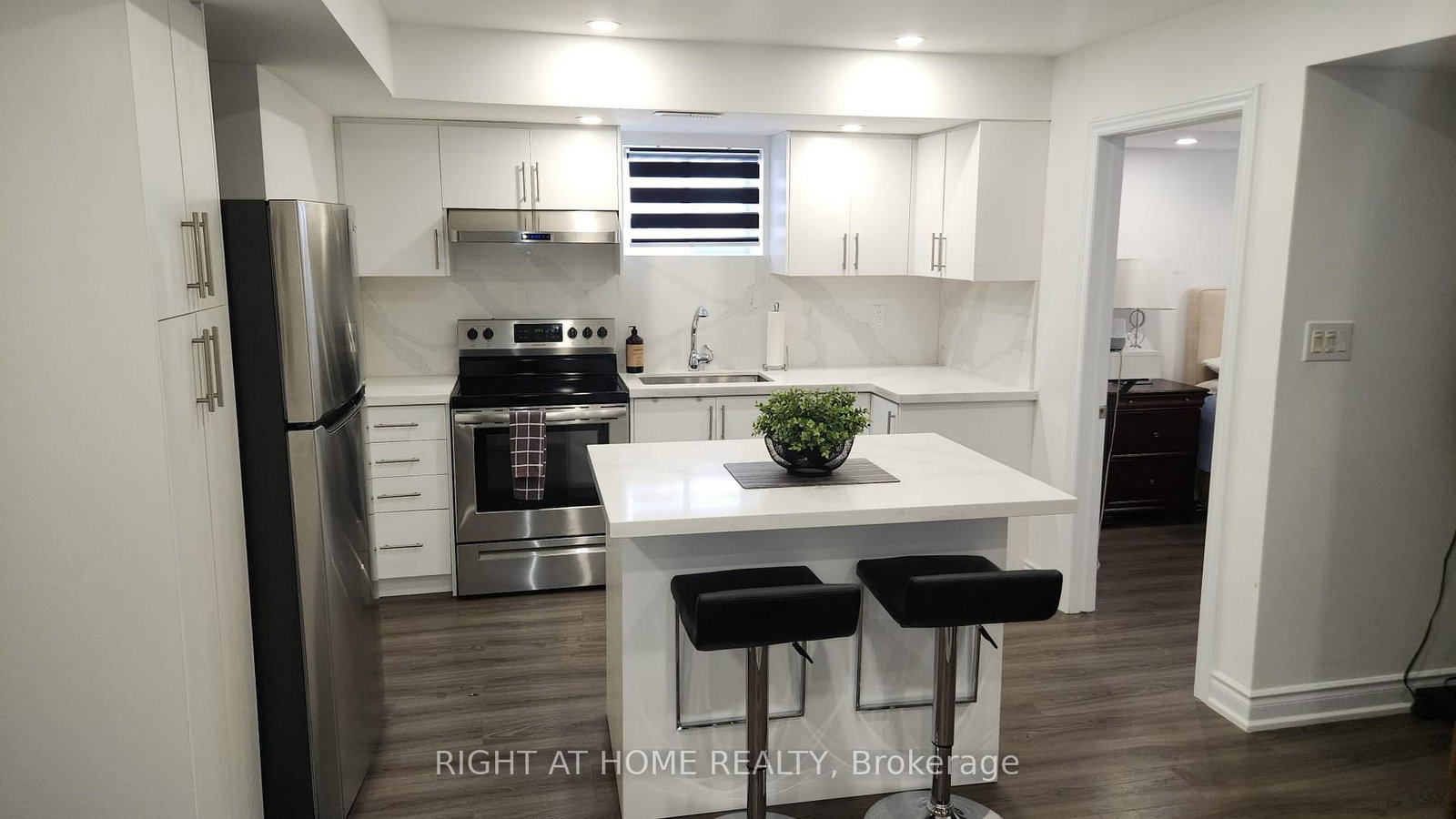 74 Westlake Crescent, Unit Basement - Photo 3