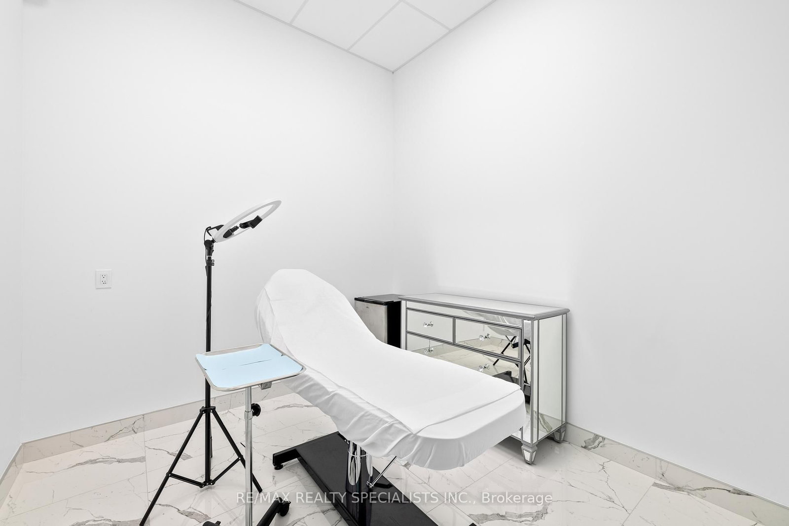 7097 Yonge Street, Unit 1 - Photo 15