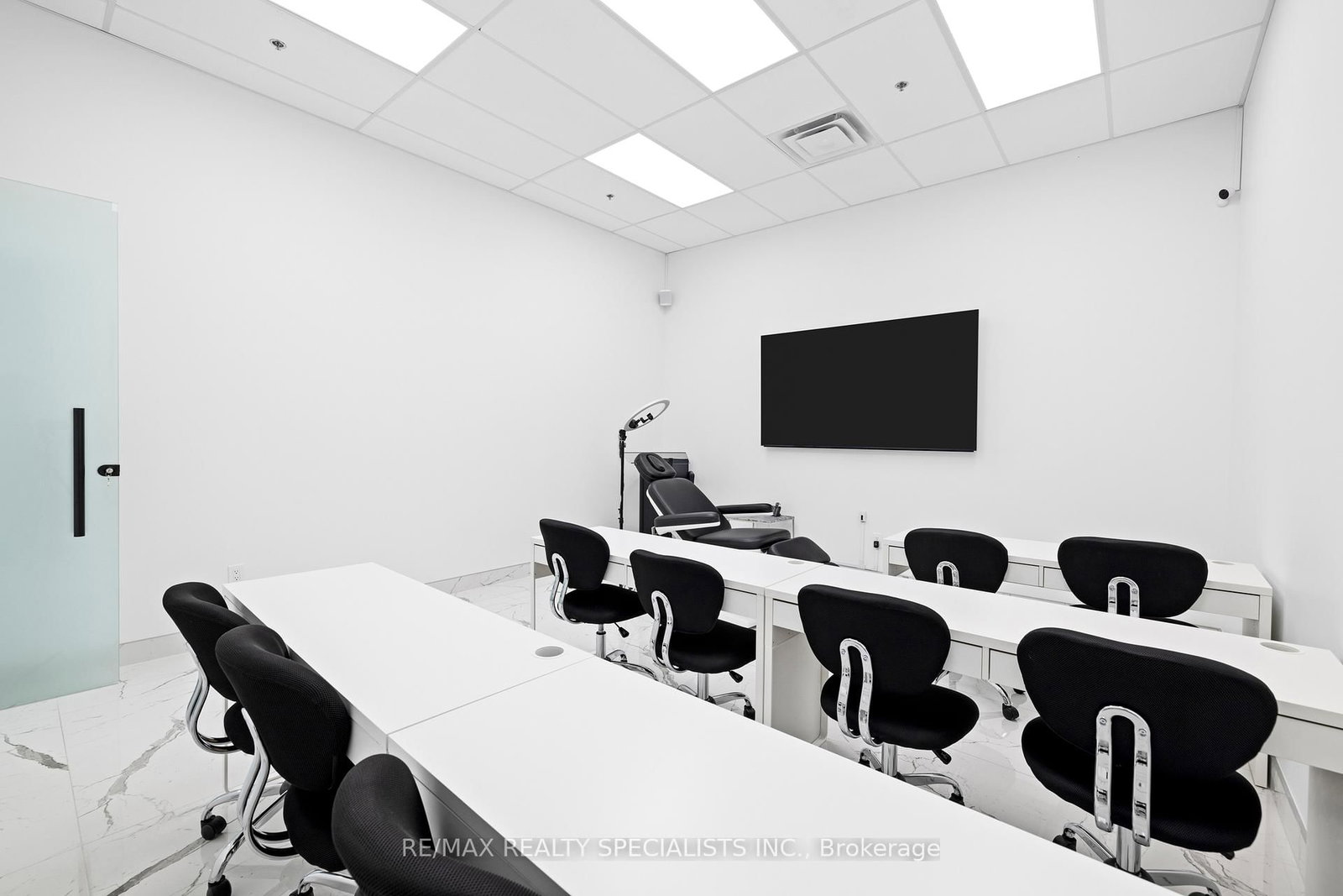 7097 Yonge Street, Unit 1 - Photo 22