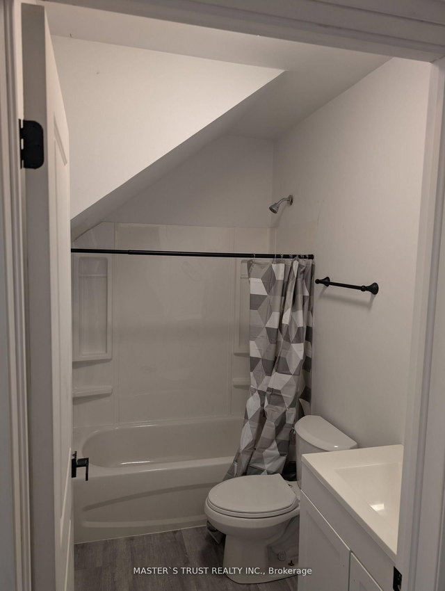 4 - 54 Main Street S