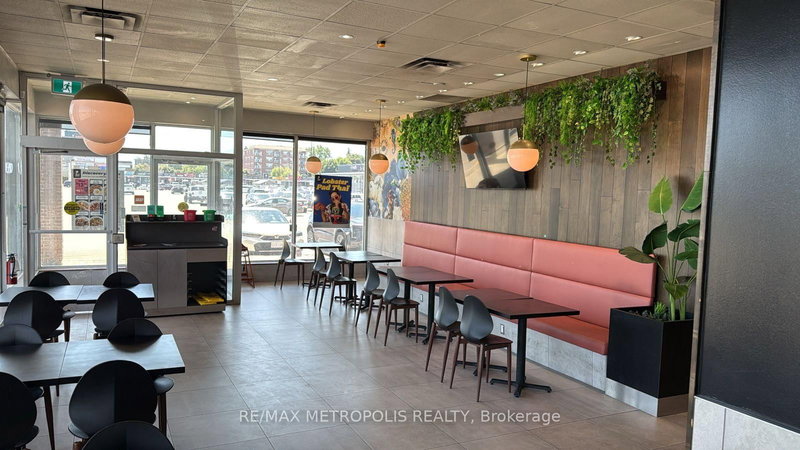 37B - 10520 Yonge St, Richmond Hill, L4C 3C7 | Image 3