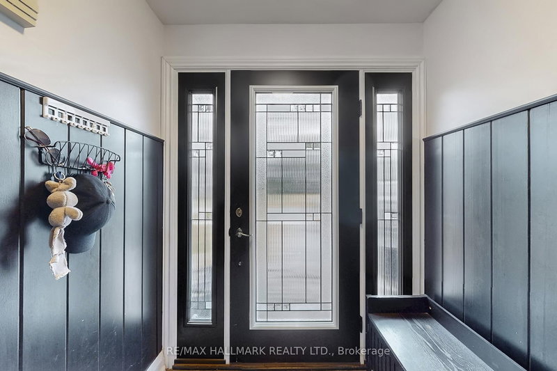 4 Devins Dr, Aurora, L4G 2Z1 | Image 3