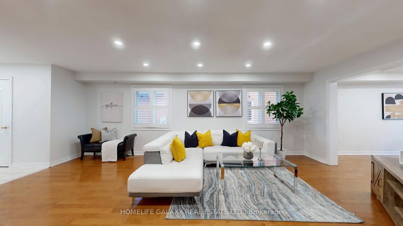 Upper - 302 Redstone Rd, Richmond Hill, L4S 2V6 | Image 3