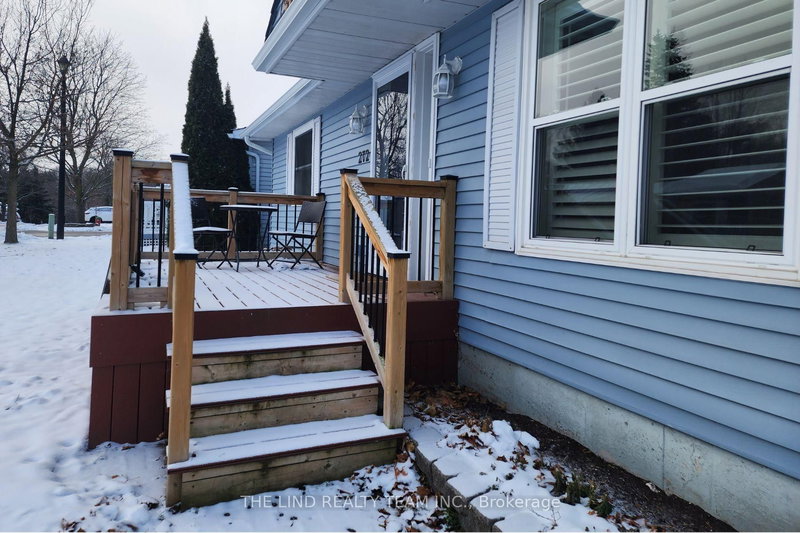 272 Jeff Smith Crt, Newmarket, L3Y 8C5 | Image 2